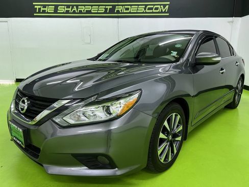 Used 2017 Nissan Altima 2.5 SV w/ Convenience Package FWD image 5