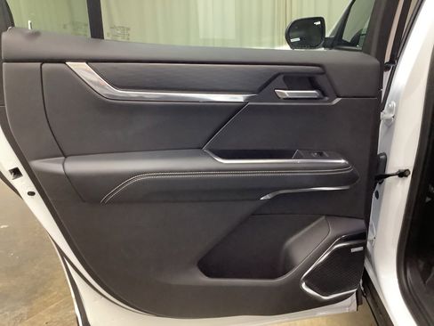 Used 2025 GMC Acadia Elevation image 26