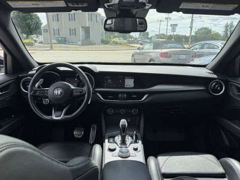 Used 2022 Alfa Romeo Stelvio Veloce AWD/4WD image 25