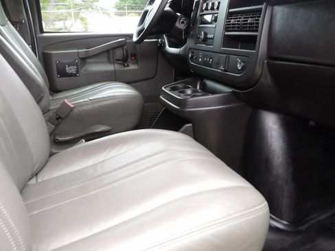 Used 2020 GMC Savana 2500 Extended w/ Driver Convenience Package RWD image 22