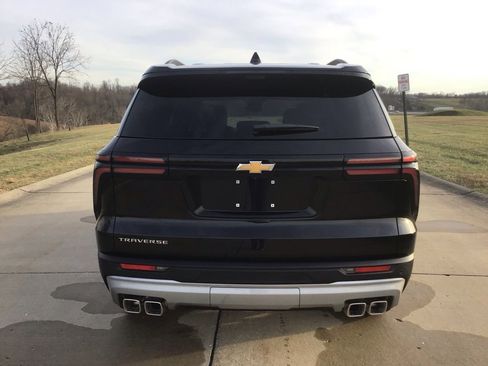 New 2026 Chevrolet Traverse LT w/ Driver Confidence Package image 4