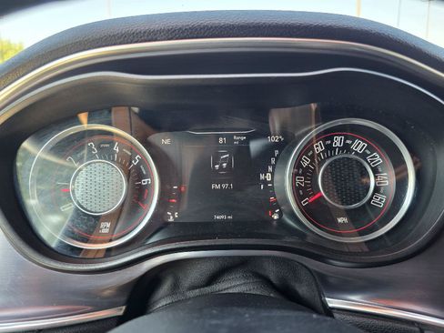 Used 2015 Dodge Challenger SXT RWD image 20