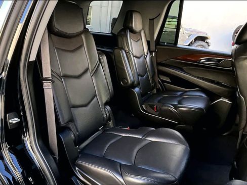 Used 2020 Cadillac Escalade Luxury image 19