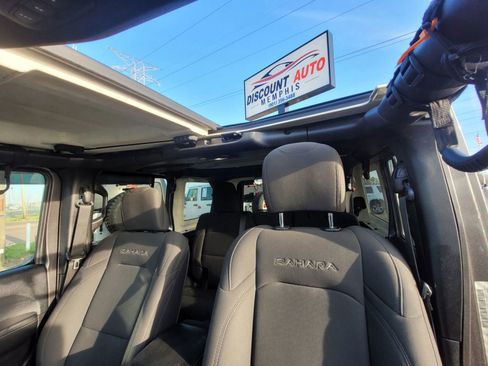 Used 2018 Jeep Wrangler Unlimited Sahara AWD/4WD image 3