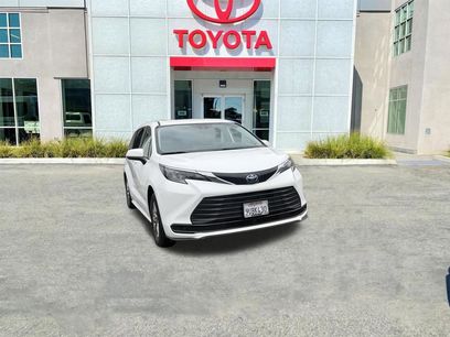 Used 2025 Toyota Sienna LE