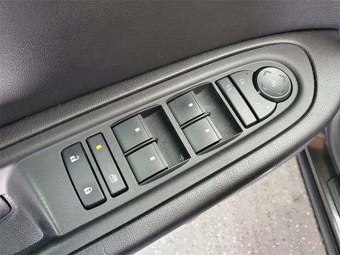 Used 2017 GMC Acadia Limited SLT image 10