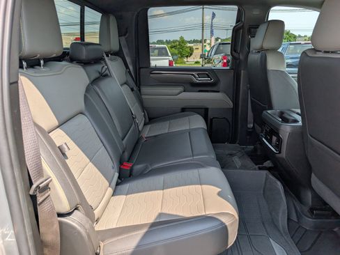Used 2024 Chevrolet Silverado 2500 ZR2 w/ Technology Package AWD/4WD image 14