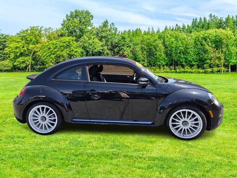 Used 2019 Volkswagen Beetle 2.0T S FWD image 1