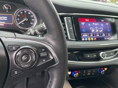 Used 2020 Buick Enclave Essence image 18