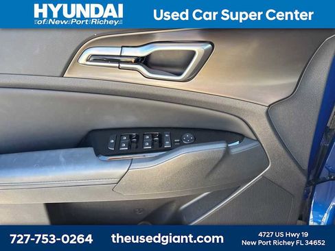 Used 2025 Kia Sportage EX FWD image 9