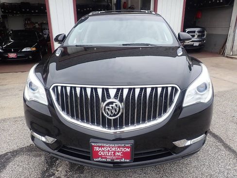 Used 2017 Buick Enclave Convenience FWD image 3