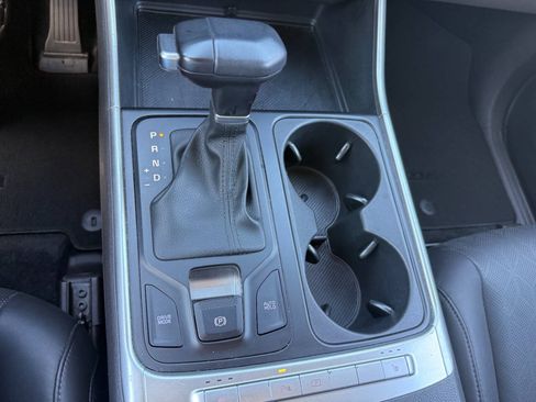 Used 2025 Kia Carnival FWD image 28