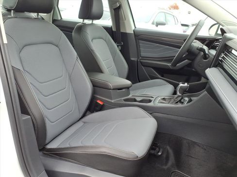 New 2025 Volkswagen Jetta SEL image 6