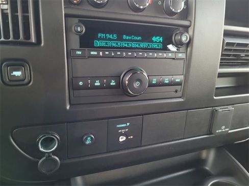 Used 2022 Chevrolet Express 2500 w/ Driver Convenience Package image 9