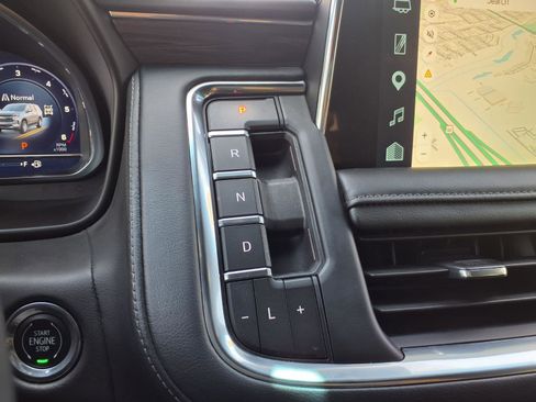 Used 2023 Chevrolet Tahoe Z71 w/ Luxury Package AWD/4WD image 26