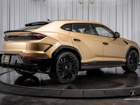 Used 2025 Lamborghini Urus SE image 16