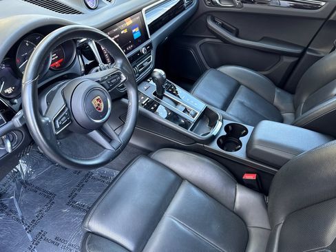 Used 2024 Porsche Macan AWD/4WD image 4