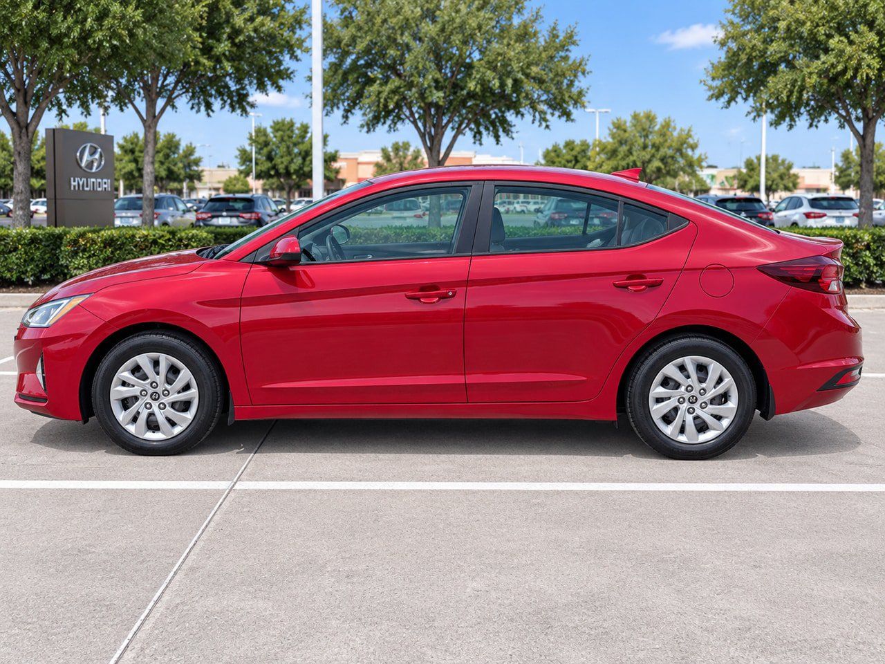 Used 2020 Hyundai Elantra SE FWD image 4