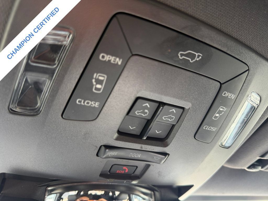 Used 2023 Toyota Sienna XSE FWD image 23