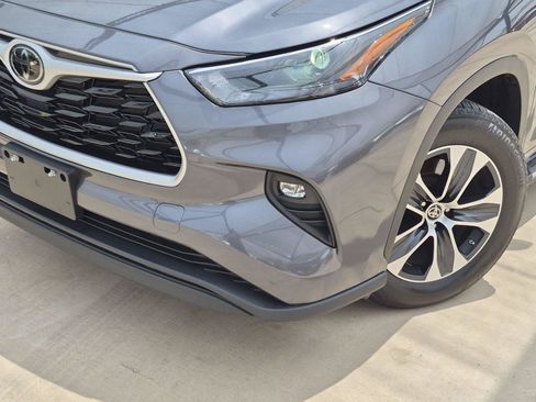 Used 2024 Toyota Highlander XLE FWD image 7