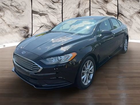 Used 2017 Ford Fusion SE FWD image 3