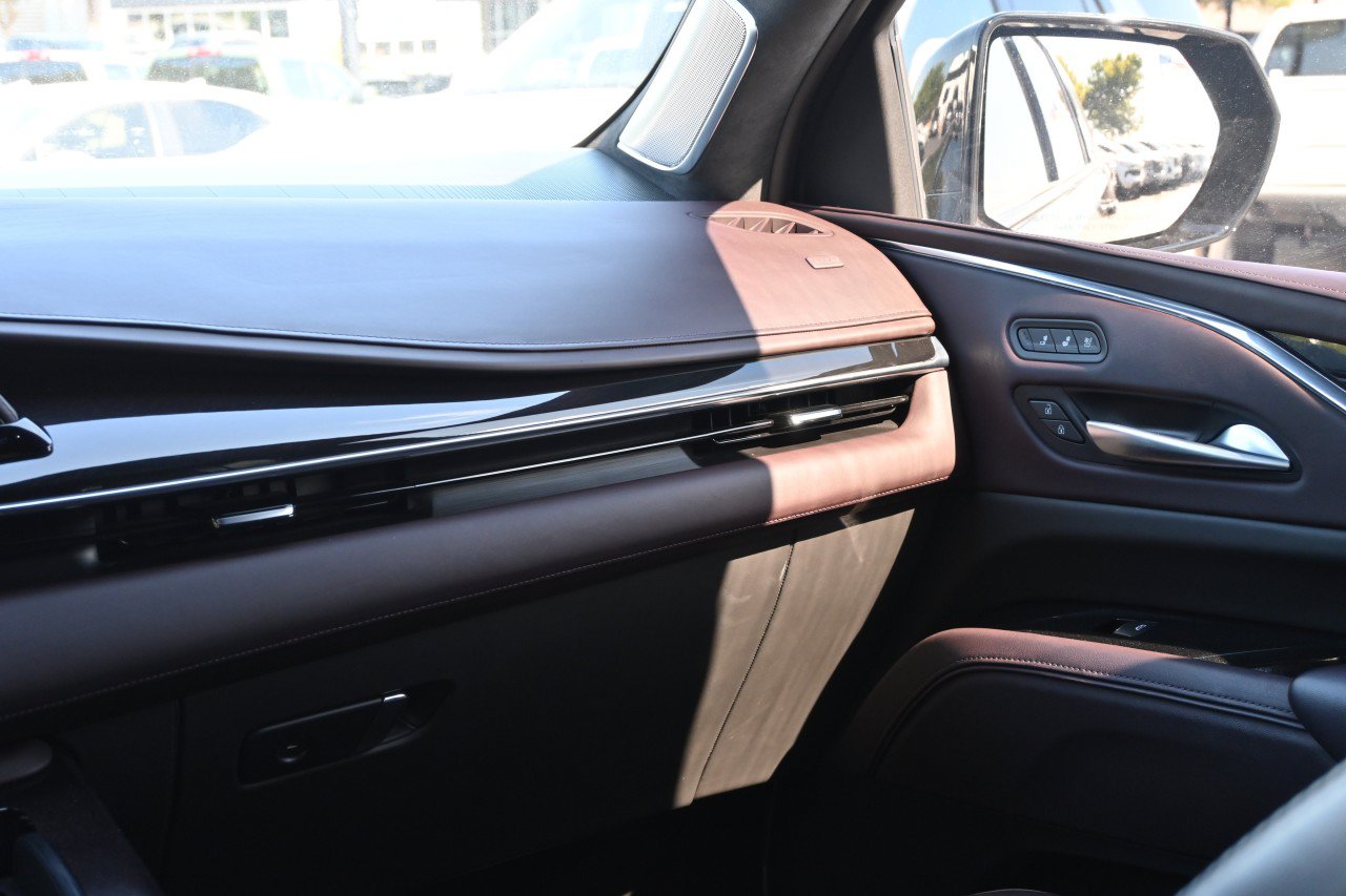 Used 2023 Cadillac Escalade ESV Sport Platinum AWD/4WD image 8