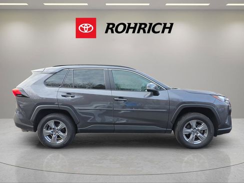 Used 2022 Toyota RAV4 XLE image 6