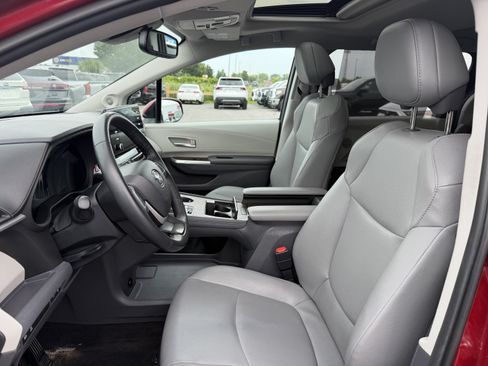 Used 2024 Toyota Sienna XLE w/ XLE Plus Package AWD/4WD image 11