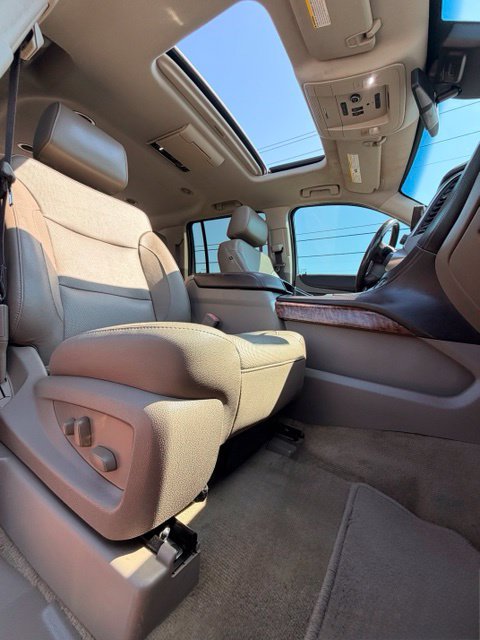 Used 2018 Chevrolet Suburban Premier AWD/4WD image 14