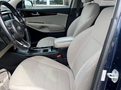Used 2017 Kia Sorento AWD w/ LX Convenience Package image 13