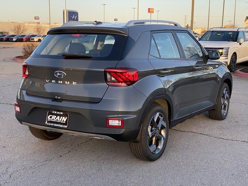 New 2025 Hyundai Venue SEL image 7