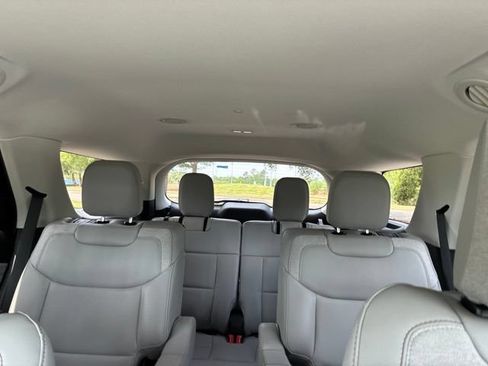 Used 2025 Ford Explorer Active w/ Active Comfort Package RWD image 34