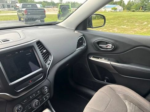 Used 2022 Jeep Cherokee Latitude AWD/4WD image 27