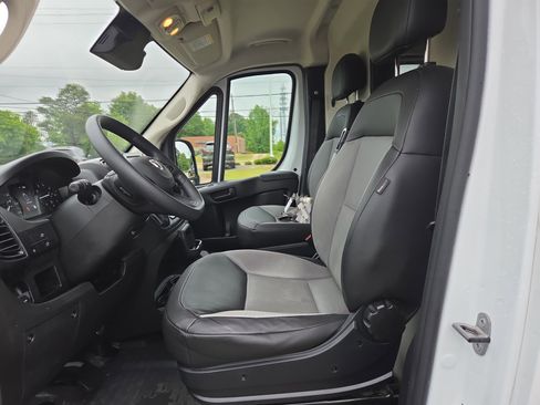 Used 2025 RAM ProMaster 2500 w/ Convenience Group FWD image 5