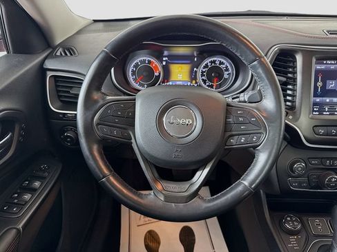 Used 2019 Jeep Cherokee Trailhawk AWD/4WD image 11