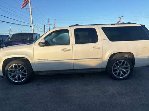 Used 2011 GMC Yukon XL SLT w/ SLT-2 Equipment Package image 4