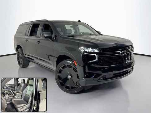 Used 2023 Chevrolet Suburban RST image 2