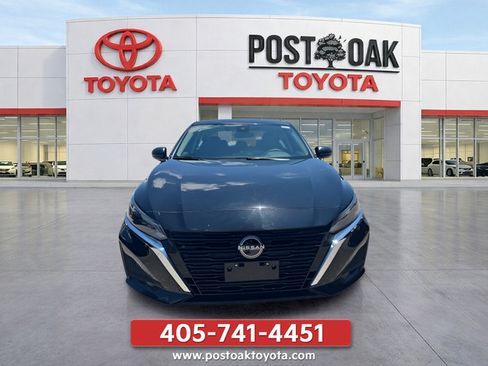 Used 2025 Nissan Altima 2.5 SV FWD image 9