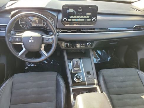 Used 2024 Mitsubishi Outlander SE image 18