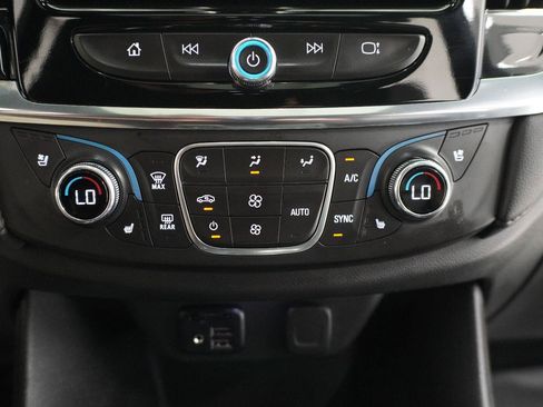 Used 2023 Chevrolet Traverse High Country FWD image 22