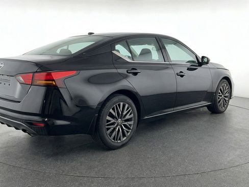 Used 2025 Nissan Altima 2.5 SV FWD image 9