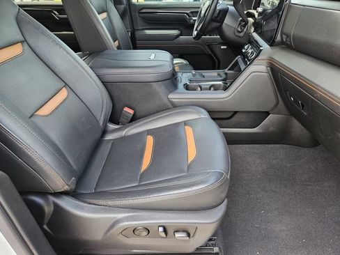 Used 2024 GMC Sierra 2500 AT4 w/ AT4 Premium Plus Package AWD/4WD image 13