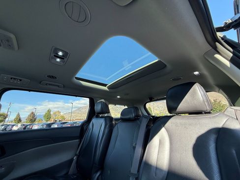 Used 2025 Kia Carnival SX image 25