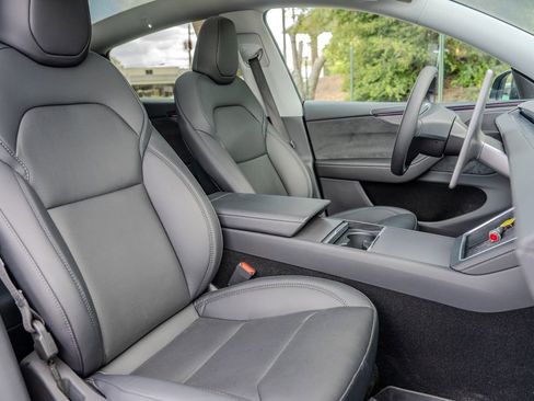 Used 2026 Tesla Model Y Long Range image 19