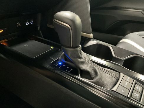 Used 2025 Toyota Camry SE image 17