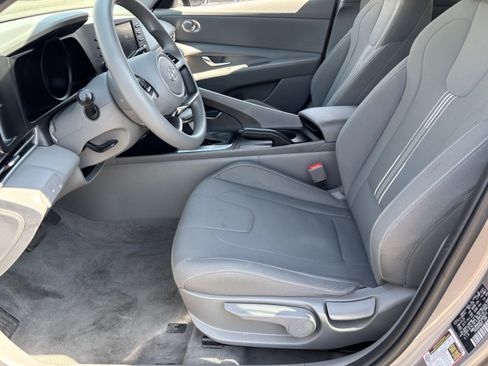 Used 2023 Hyundai Elantra SEL FWD image 18