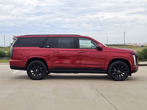 New 2026 Cadillac Escalade ESV Platinum Sport w/ LPO, ONYX Package AWD/4WD image 7
