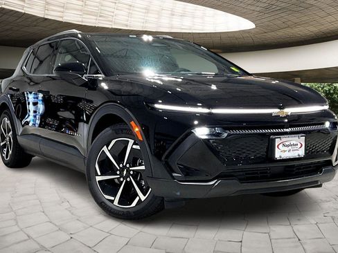 New 2026 Chevrolet Equinox EV LT image 2