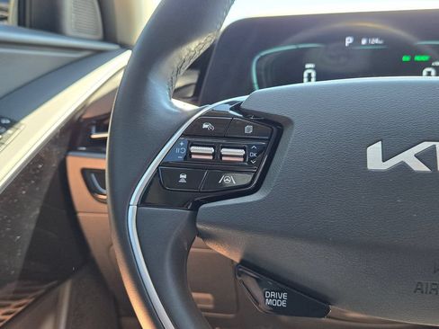 Used 2023 Kia Niro EX Touring FWD image 29