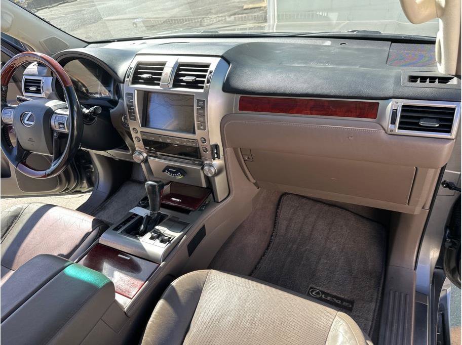 Used 2011 Lexus GX 460 w/ Convenience Pkg AWD/4WD image 32